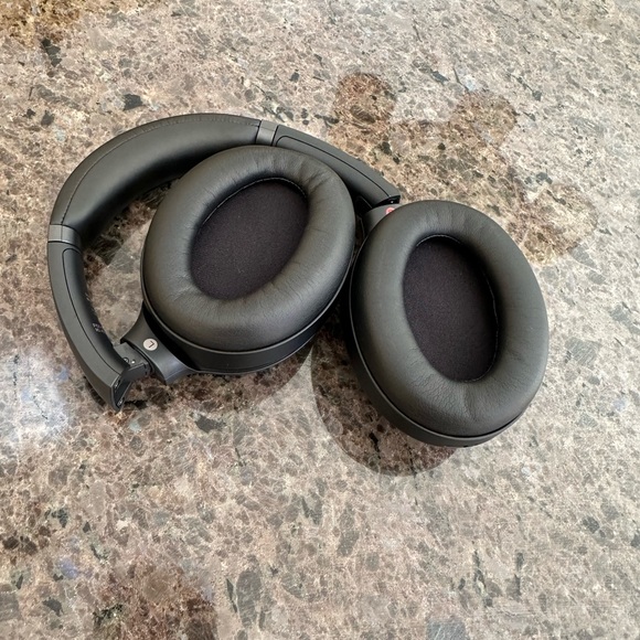 Sony WH-1000XM3 Wireless Noise Cancelling Over the Ear Headphones XM3 Like New - Picture 4 of 4